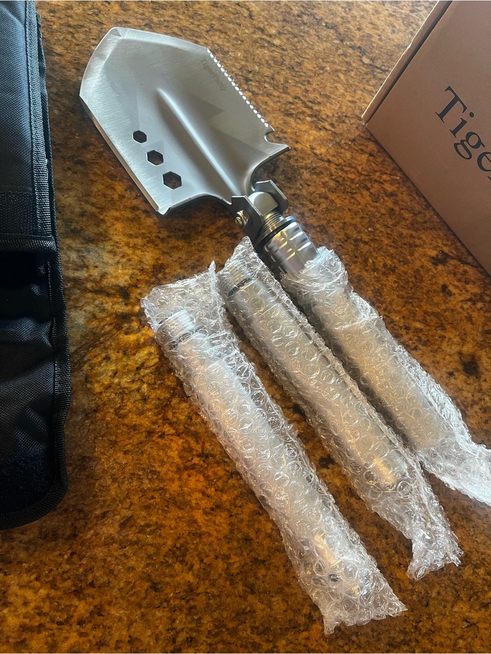 Foldable Stainless Survival Shovel with Serrated Edge - Picture 3 of 8